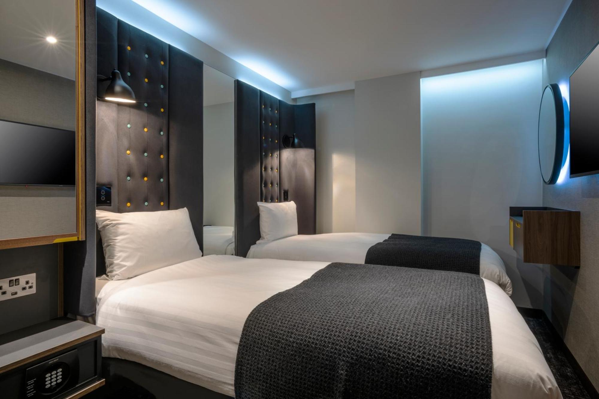 Point A Kensington Olympia Hotel London Exterior photo